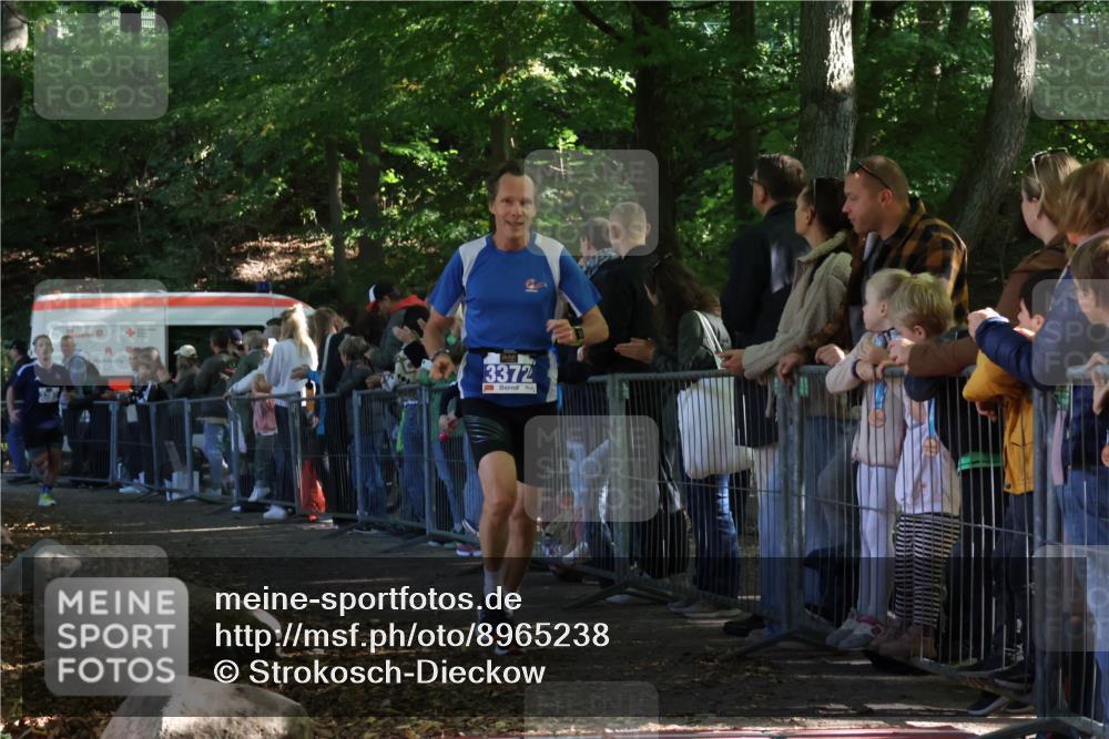 28.09.2025 - 33. Volkslauf durch das schöne Alstertal Strokosch-Dieckow http://msf.ph/oto/8965238 28.09.2025 11:20:50 Ziel 3372, 3393 meine-sportfotos.de