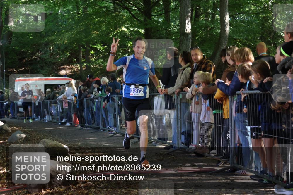 28.09.2025 - 33. Volkslauf durch das schöne Alstertal Strokosch-Dieckow http://msf.ph/oto/8965239 28.09.2025 11:20:50 Ziel 3372, 3393 meine-sportfotos.de