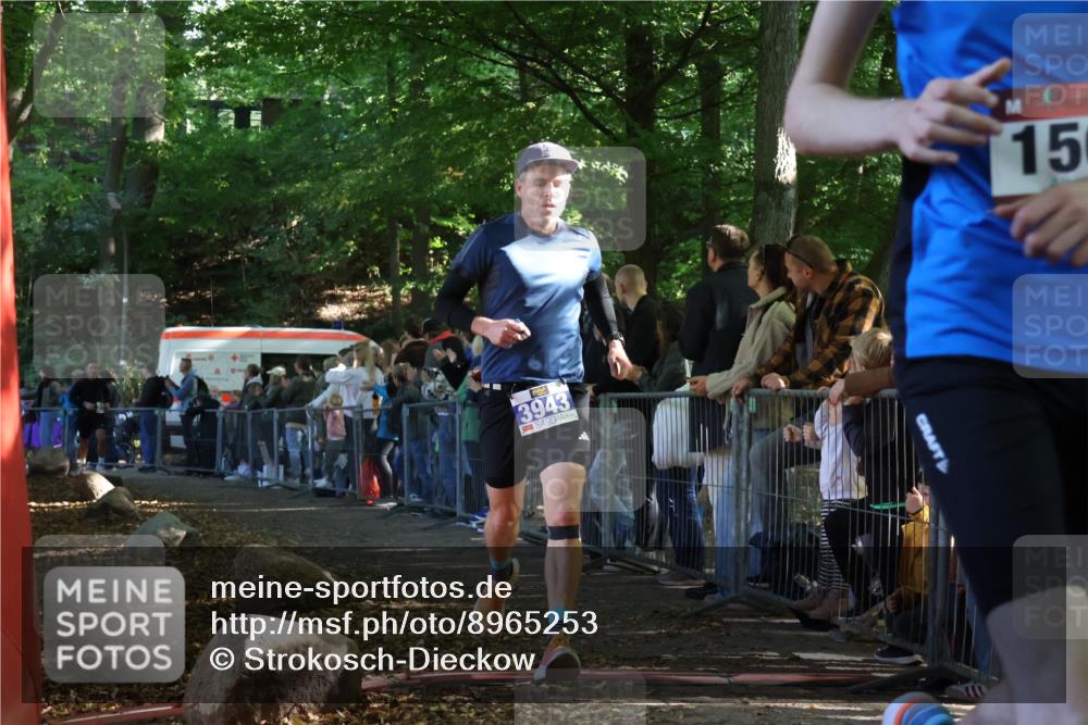28.09.2025 - 33. Volkslauf durch das schöne Alstertal Strokosch-Dieckow http://msf.ph/oto/8965253 28.09.2025 11:21:20 Ziel 1504, 3178, 3943 meine-sportfotos.de