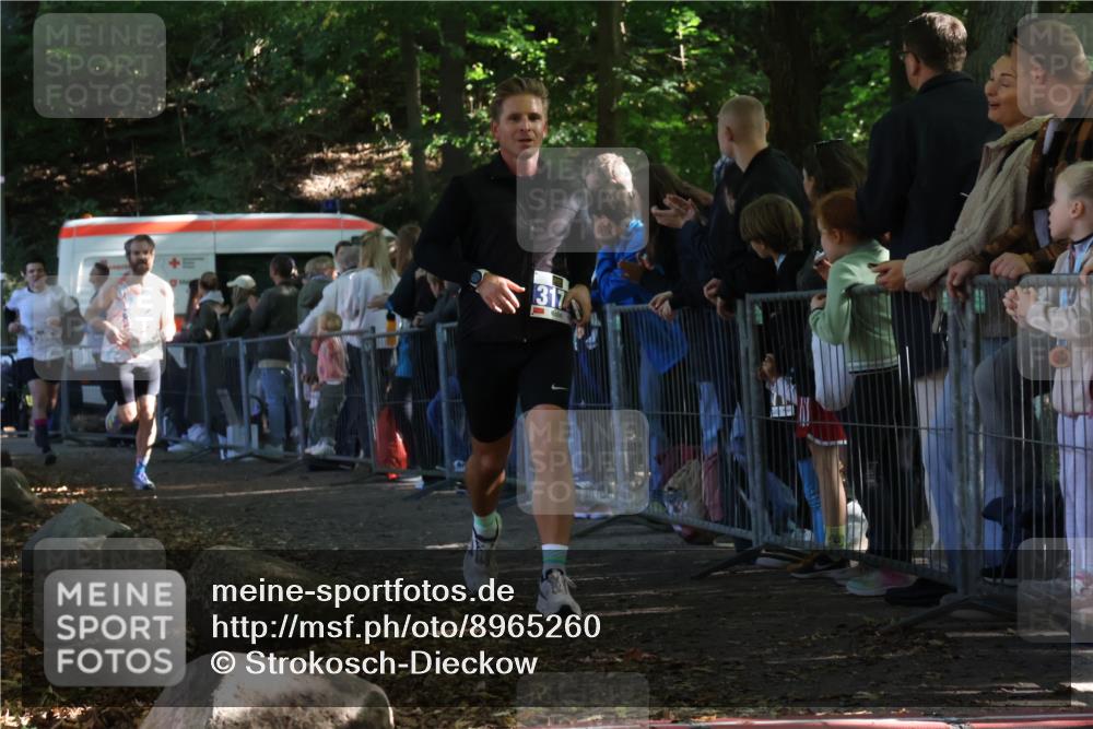 28.09.2025 - 33. Volkslauf durch das schöne Alstertal Strokosch-Dieckow http://msf.ph/oto/8965260 28.09.2025 11:21:26 Ziel 3046, 3178, 3396 meine-sportfotos.de
