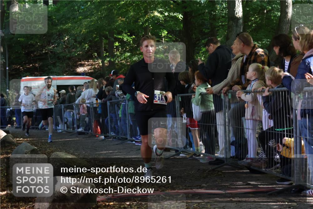 28.09.2025 - 33. Volkslauf durch das schöne Alstertal Strokosch-Dieckow http://msf.ph/oto/8965261 28.09.2025 11:21:27 Ziel 3046, 3178, 3396 meine-sportfotos.de