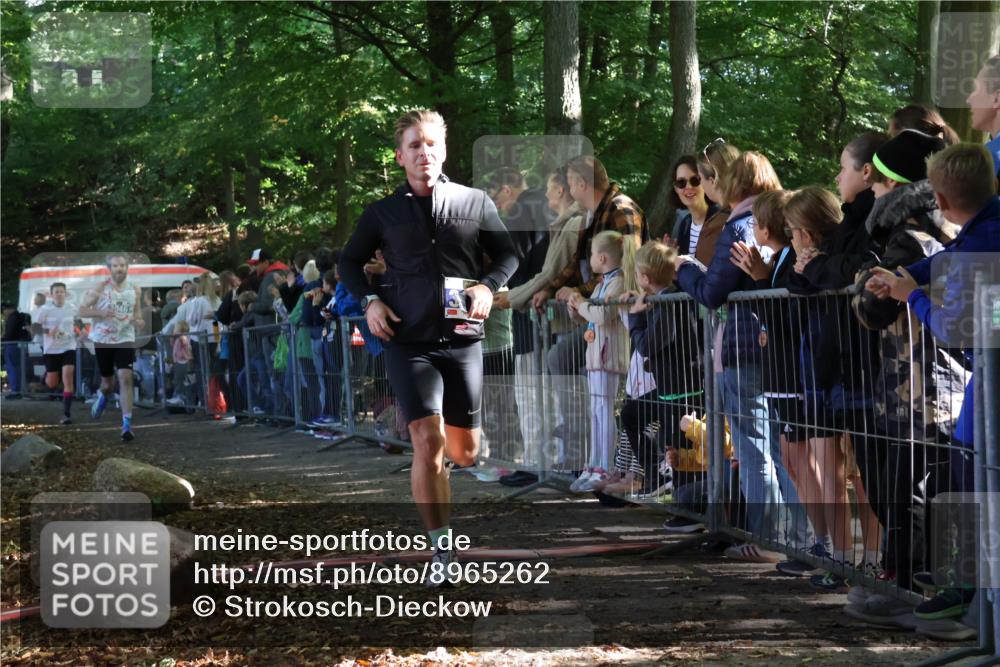 28.09.2025 - 33. Volkslauf durch das schöne Alstertal Strokosch-Dieckow http://msf.ph/oto/8965262 28.09.2025 11:21:28 Ziel 3046, 3178, 3396 meine-sportfotos.de