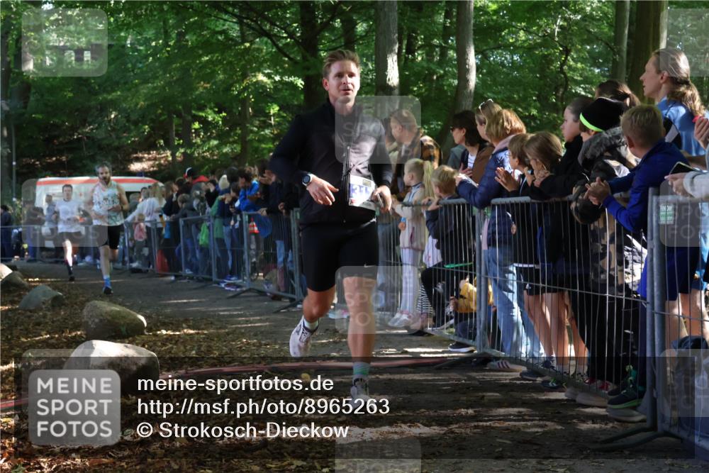28.09.2025 - 33. Volkslauf durch das schöne Alstertal Strokosch-Dieckow http://msf.ph/oto/8965263 28.09.2025 11:21:28 Ziel 3046, 3178, 3396 meine-sportfotos.de