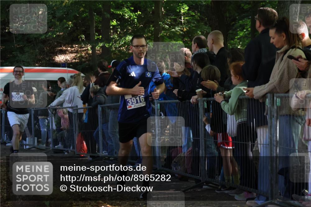 28.09.2025 - 33. Volkslauf durch das schöne Alstertal Strokosch-Dieckow http://msf.ph/oto/8965282 28.09.2025 11:21:50 Ziel 3031, 3052, 3916 meine-sportfotos.de