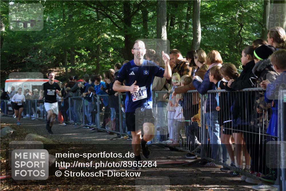28.09.2025 - 33. Volkslauf durch das schöne Alstertal Strokosch-Dieckow http://msf.ph/oto/8965284 28.09.2025 11:21:51 Ziel 3031, 3052, 3916 meine-sportfotos.de