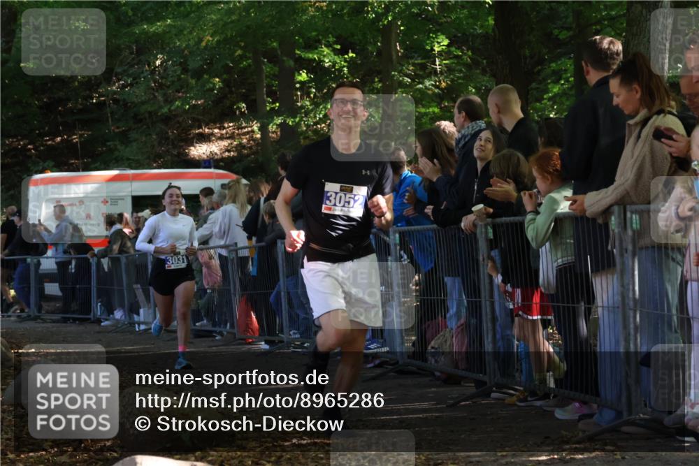 28.09.2025 - 33. Volkslauf durch das schöne Alstertal Strokosch-Dieckow http://msf.ph/oto/8965286 28.09.2025 11:21:52 Ziel 3031, 3052, 3916 meine-sportfotos.de