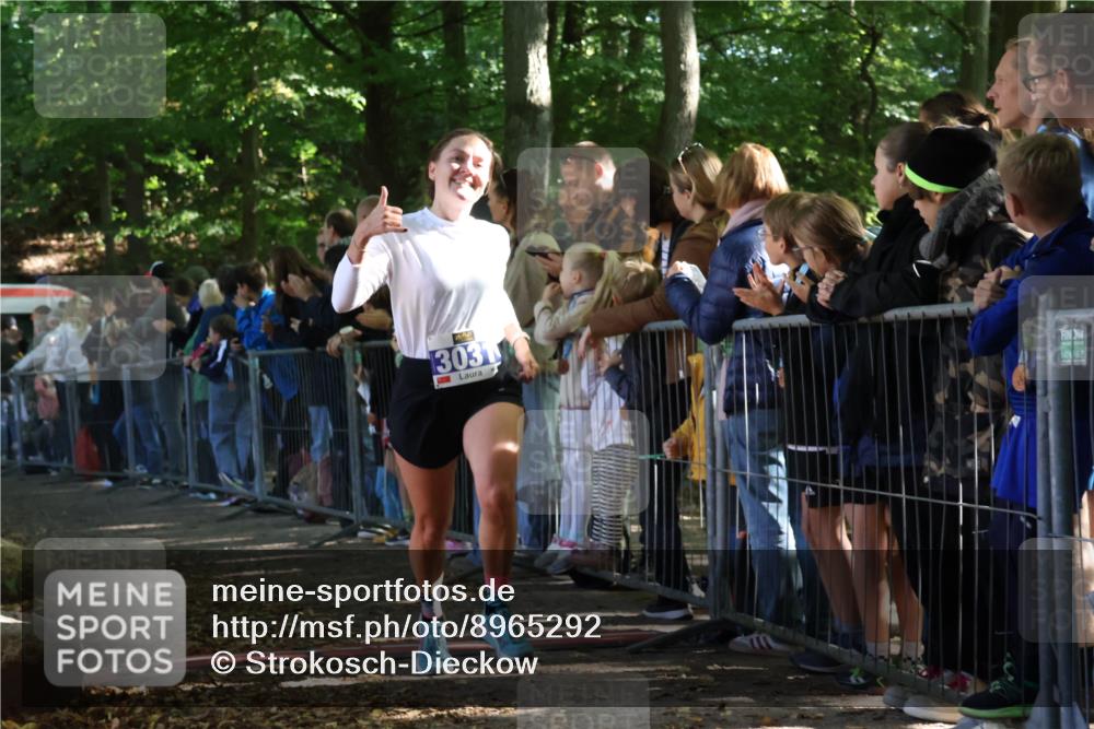 28.09.2025 - 33. Volkslauf durch das schöne Alstertal Strokosch-Dieckow http://msf.ph/oto/8965292 28.09.2025 11:21:55 Ziel 3024, 3031, 3367, 3907 meine-sportfotos.de