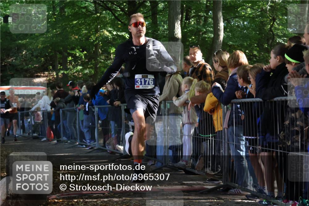 28.09.2025 - 33. Volkslauf durch das schöne Alstertal Strokosch-Dieckow http://msf.ph/oto/8965307 28.09.2025 11:22:13 Ziel 3030, 3176, 3292, 3927 meine-sportfotos.de