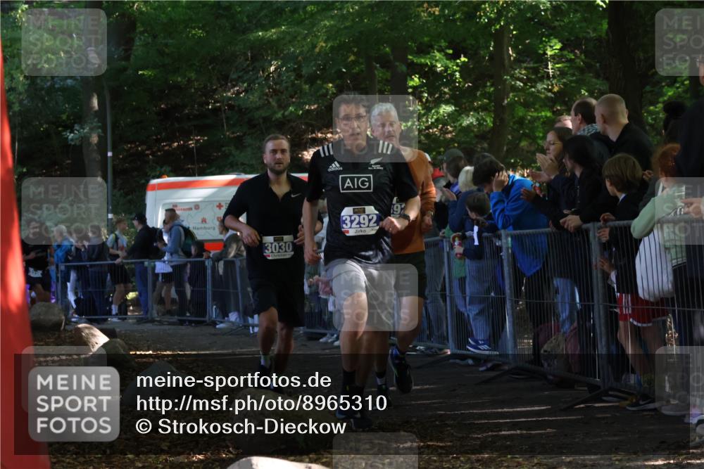 28.09.2025 - 33. Volkslauf durch das schöne Alstertal Strokosch-Dieckow http://msf.ph/oto/8965310 28.09.2025 11:22:16 Ziel 3030, 3292, 3335, 3927 meine-sportfotos.de