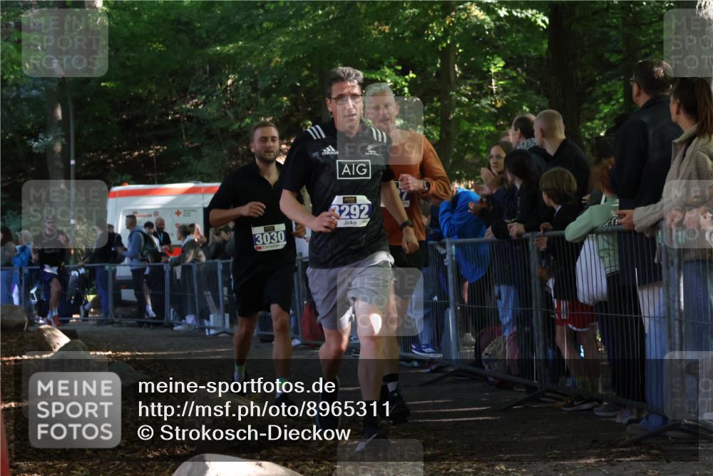 28.09.2025 - 33. Volkslauf durch das schöne Alstertal Strokosch-Dieckow http://msf.ph/oto/8965311 28.09.2025 11:22:17 Ziel 3030, 3292, 3335, 3927 meine-sportfotos.de