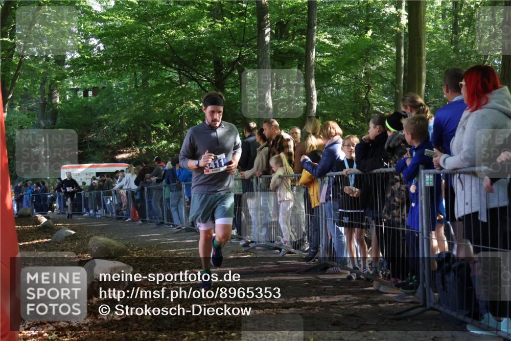 28.09.2025 - 33. Volkslauf durch das schöne Alstertal Strokosch-Dieckow http://msf.ph/oto/8965353 28.09.2025 11:22:45 Ziel 3411, 3913 meine-sportfotos.de