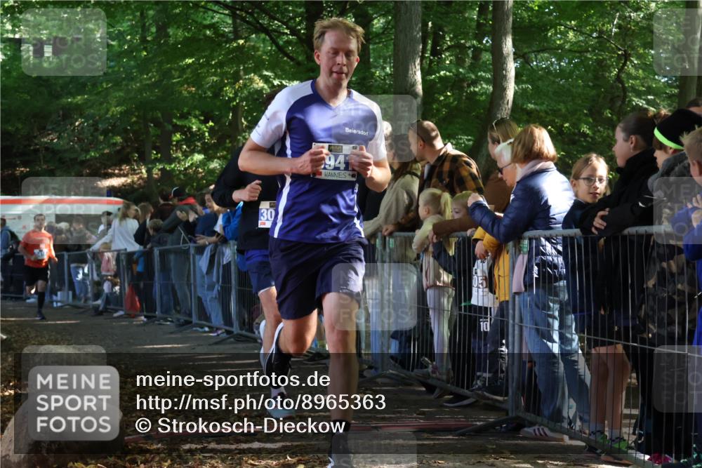 28.09.2025 - 33. Volkslauf durch das schöne Alstertal Strokosch-Dieckow http://msf.ph/oto/8965363 28.09.2025 11:22:59 Ziel 3042, 3418, 3941 meine-sportfotos.de
