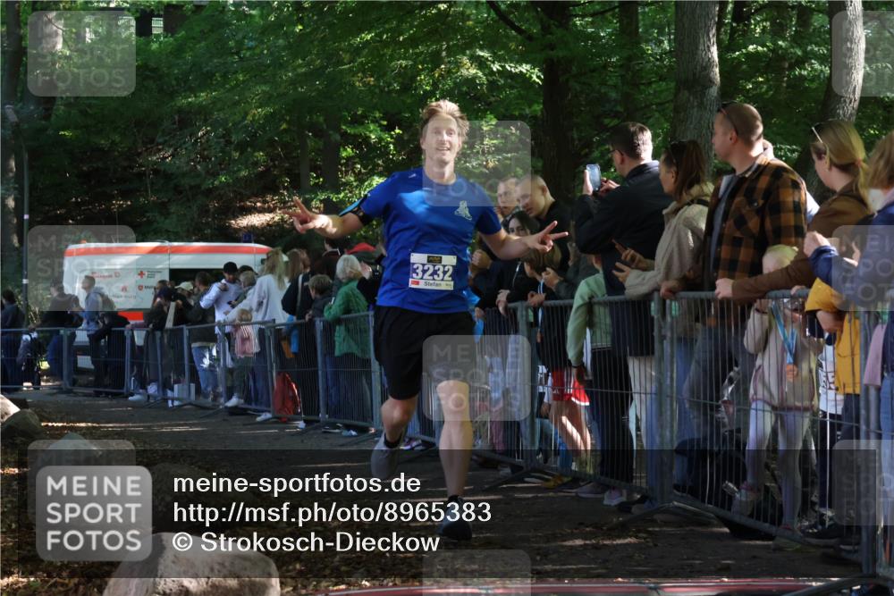28.09.2025 - 33. Volkslauf durch das schöne Alstertal Strokosch-Dieckow http://msf.ph/oto/8965383 28.09.2025 11:23:18 Ziel 3232 meine-sportfotos.de