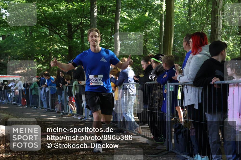 28.09.2025 - 33. Volkslauf durch das schöne Alstertal Strokosch-Dieckow http://msf.ph/oto/8965386 28.09.2025 11:23:20 Ziel 3201, 3232, 3247 meine-sportfotos.de