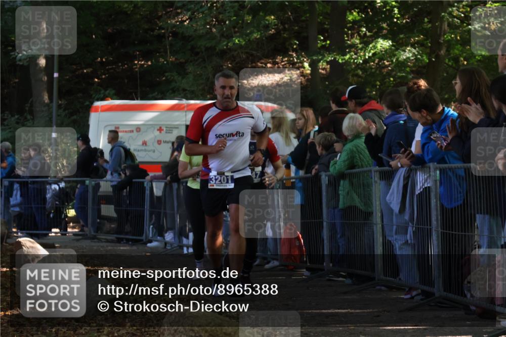 28.09.2025 - 33. Volkslauf durch das schöne Alstertal Strokosch-Dieckow http://msf.ph/oto/8965388 28.09.2025 11:23:25 Ziel 3201, 3247, 3248, 3333 meine-sportfotos.de