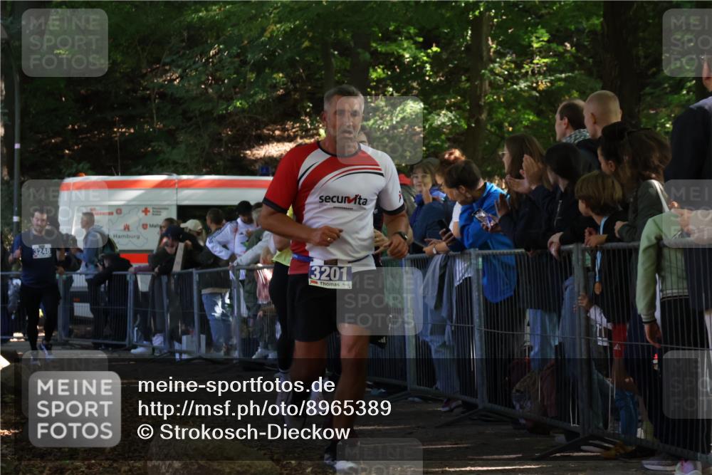 28.09.2025 - 33. Volkslauf durch das schöne Alstertal Strokosch-Dieckow http://msf.ph/oto/8965389 28.09.2025 11:23:27 Ziel 3201, 3247, 3248, 3333, 3948 meine-sportfotos.de