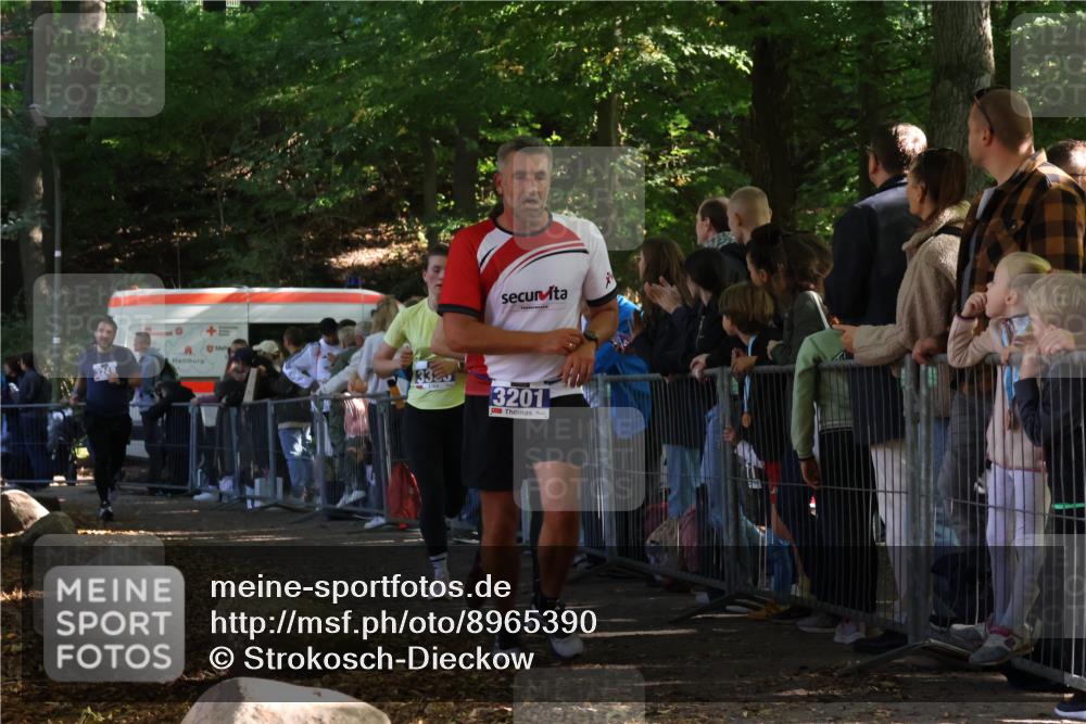 28.09.2025 - 33. Volkslauf durch das schöne Alstertal Strokosch-Dieckow http://msf.ph/oto/8965390 28.09.2025 11:23:27 Ziel 3201, 3247, 3248, 3333, 3948 meine-sportfotos.de