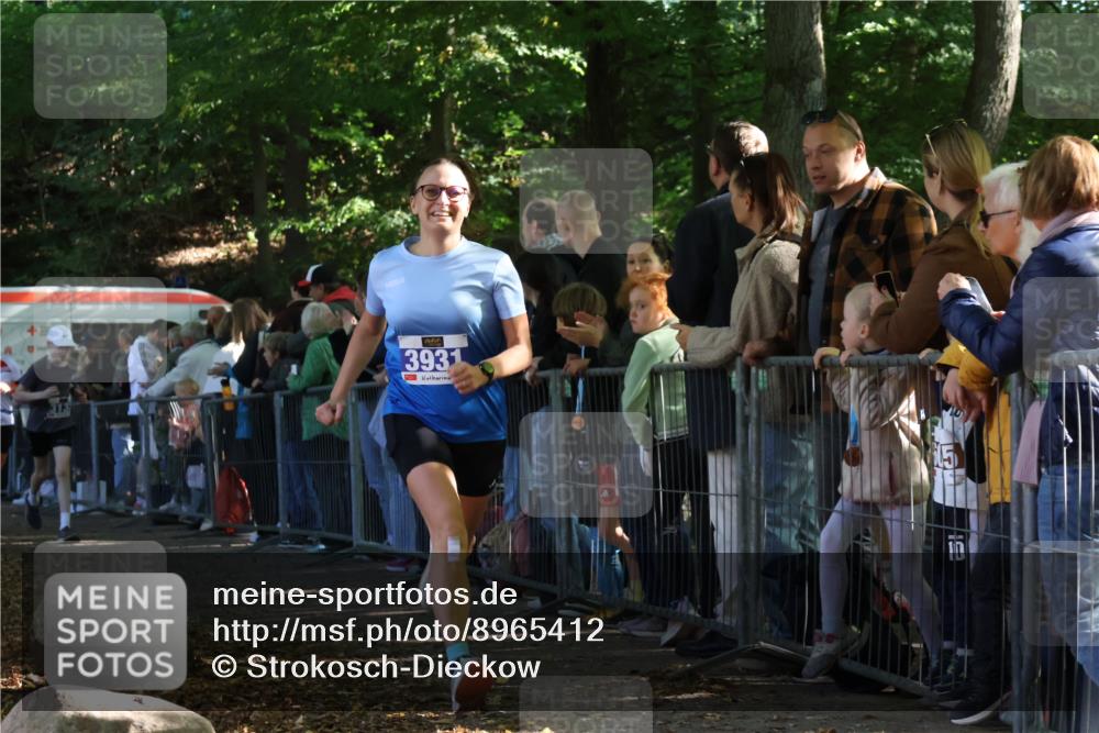 28.09.2025 - 33. Volkslauf durch das schöne Alstertal Strokosch-Dieckow http://msf.ph/oto/8965412 28.09.2025 11:23:43 Ziel 3133, 3202, 3931 meine-sportfotos.de