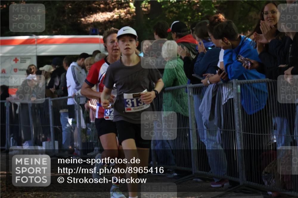 28.09.2025 - 33. Volkslauf durch das schöne Alstertal Strokosch-Dieckow http://msf.ph/oto/8965416 28.09.2025 11:23:45 Ziel 3133, 3202, 3904, 3931 meine-sportfotos.de