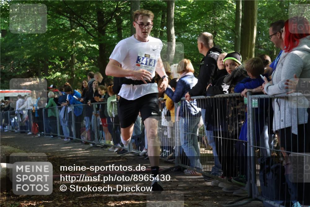 28.09.2025 - 33. Volkslauf durch das schöne Alstertal Strokosch-Dieckow http://msf.ph/oto/8965430 28.09.2025 11:23:55 Ziel 3414, 3904 meine-sportfotos.de