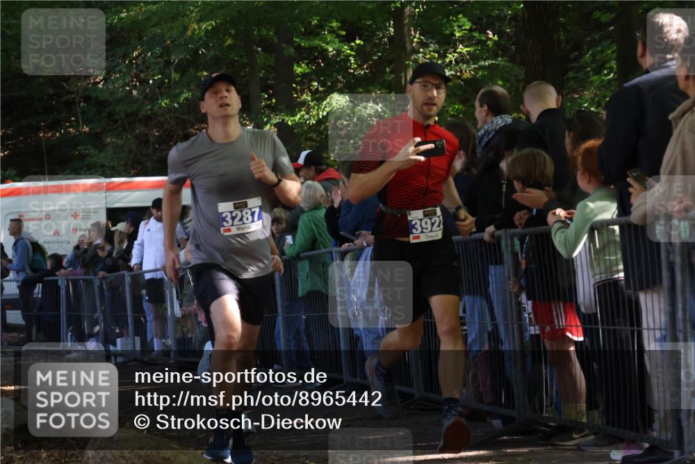 28.09.2025 - 33. Volkslauf durch das schöne Alstertal Strokosch-Dieckow http://msf.ph/oto/8965442 28.09.2025 11:24:10 Ziel 3032, 3287, 3922, 3942 meine-sportfotos.de
