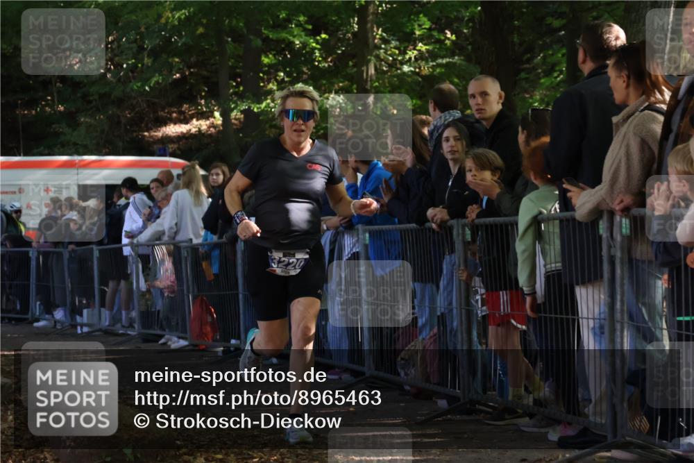 28.09.2025 - 33. Volkslauf durch das schöne Alstertal Strokosch-Dieckow http://msf.ph/oto/8965463 28.09.2025 11:24:26 Ziel 3220, 3285, 3380, 3382 meine-sportfotos.de