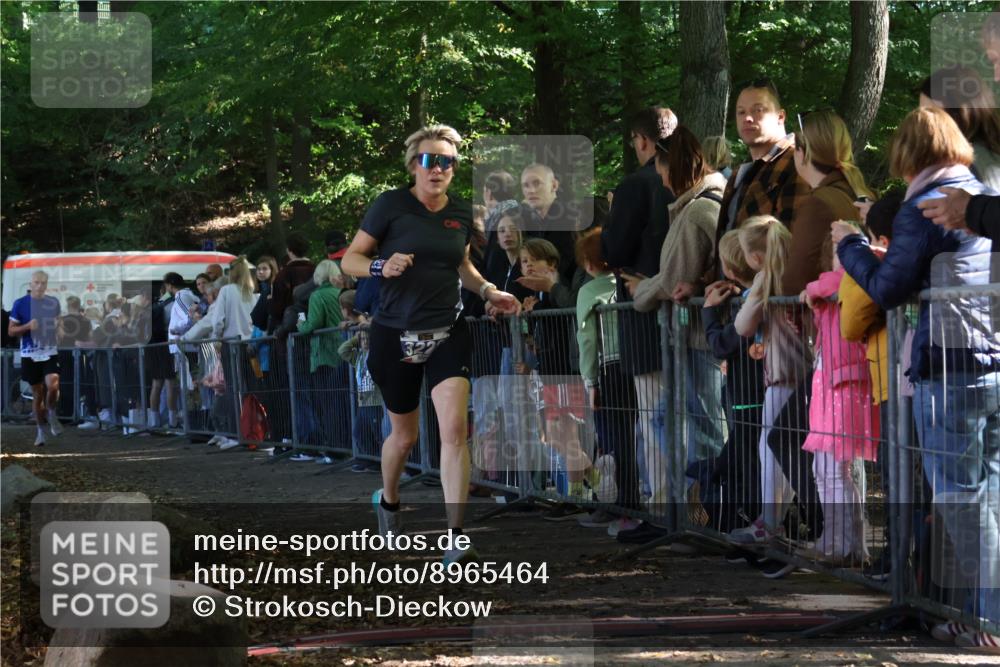28.09.2025 - 33. Volkslauf durch das schöne Alstertal Strokosch-Dieckow http://msf.ph/oto/8965464 28.09.2025 11:24:26 Ziel 3220, 3285, 3380, 3382 meine-sportfotos.de