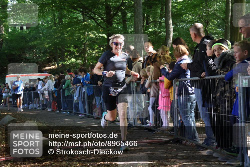 28.09.2025 - 33. Volkslauf durch das schöne Alstertal Strokosch-Dieckow http://msf.ph/oto/8965466 28.09.2025 11:24:27 Ziel 3220, 3285, 3380, 3382 meine-sportfotos.de