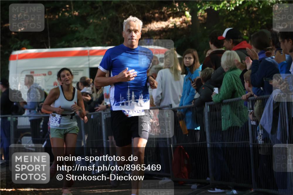 28.09.2025 - 33. Volkslauf durch das schöne Alstertal Strokosch-Dieckow http://msf.ph/oto/8965469 28.09.2025 11:24:29 Ziel 3285, 3380, 3382 meine-sportfotos.de