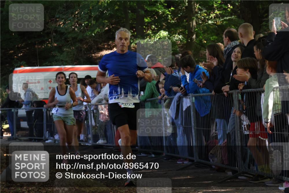 28.09.2025 - 33. Volkslauf durch das schöne Alstertal Strokosch-Dieckow http://msf.ph/oto/8965470 28.09.2025 11:24:30 Ziel 3285, 3380, 3382 meine-sportfotos.de