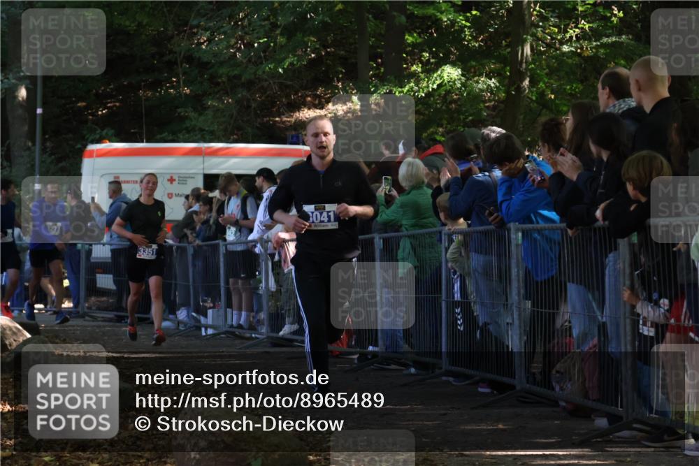 28.09.2025 - 33. Volkslauf durch das schöne Alstertal Strokosch-Dieckow http://msf.ph/oto/8965489 28.09.2025 11:24:54 Ziel 3041, 3273, 3351 meine-sportfotos.de