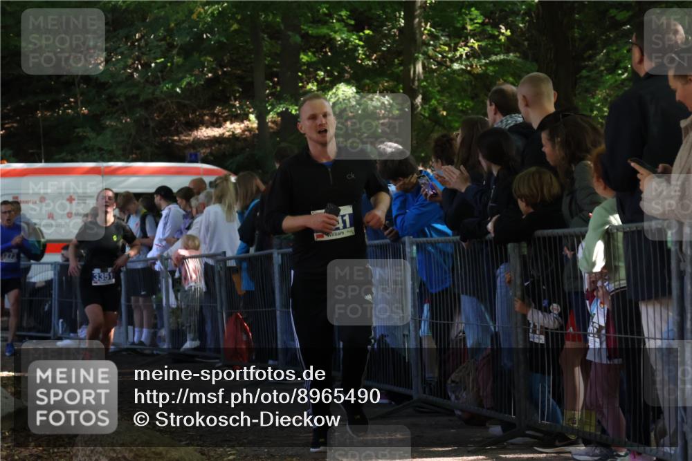 28.09.2025 - 33. Volkslauf durch das schöne Alstertal Strokosch-Dieckow http://msf.ph/oto/8965490 28.09.2025 11:24:55 Ziel 3041, 3273, 3280, 3351 meine-sportfotos.de