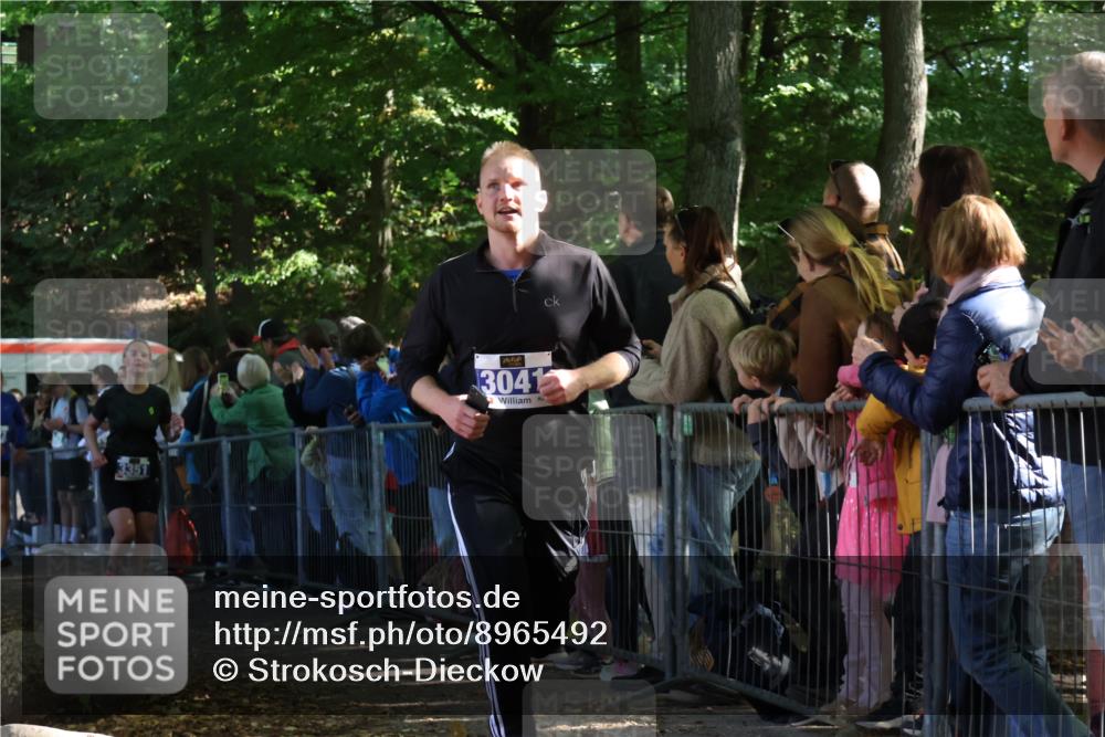 28.09.2025 - 33. Volkslauf durch das schöne Alstertal Strokosch-Dieckow http://msf.ph/oto/8965492 28.09.2025 11:24:57 Ziel 3041, 3273, 3280, 3351 meine-sportfotos.de