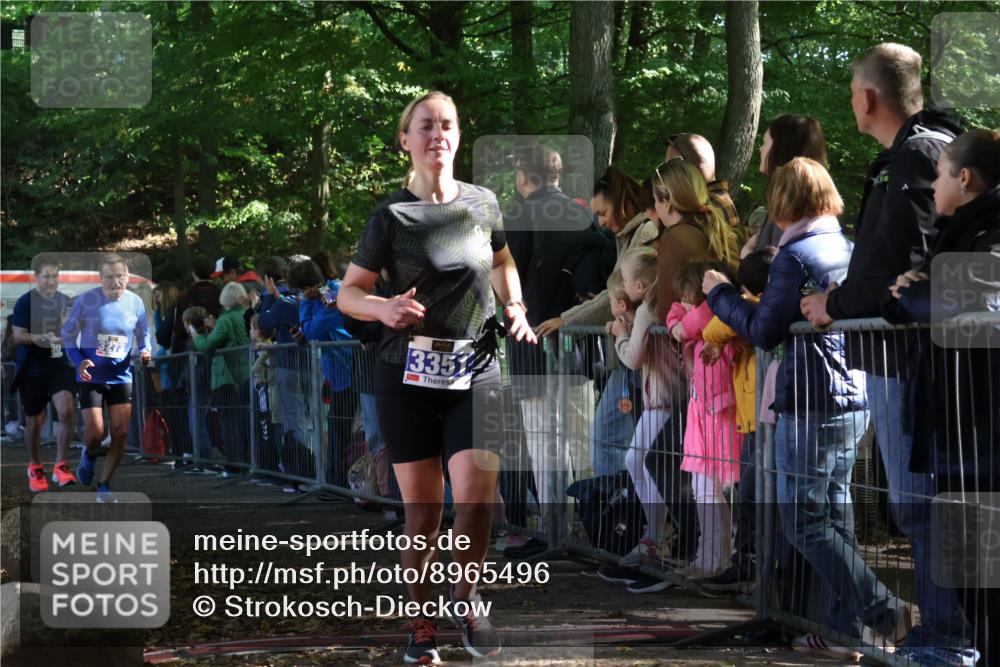 28.09.2025 - 33. Volkslauf durch das schöne Alstertal Strokosch-Dieckow http://msf.ph/oto/8965496 28.09.2025 11:25:00 Ziel 3273, 3280, 3351 meine-sportfotos.de