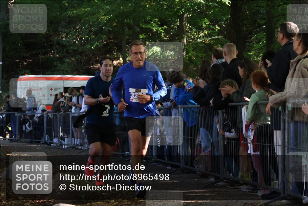 28.09.2025 - 33. Volkslauf durch das schöne Alstertal Strokosch-Dieckow http://msf.ph/oto/8965498 28.09.2025 11:25:01 Ziel 3273, 3280, 3351 meine-sportfotos.de