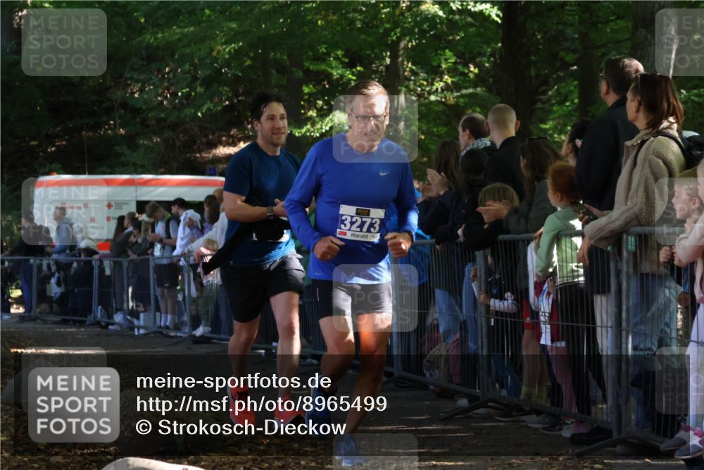 28.09.2025 - 33. Volkslauf durch das schöne Alstertal Strokosch-Dieckow http://msf.ph/oto/8965499 28.09.2025 11:25:02 Ziel 3273, 3280 meine-sportfotos.de