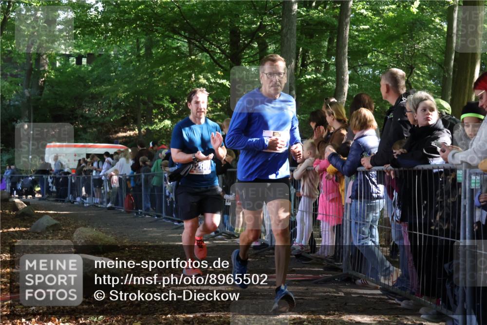 28.09.2025 - 33. Volkslauf durch das schöne Alstertal Strokosch-Dieckow http://msf.ph/oto/8965502 28.09.2025 11:25:03 Ziel 3273, 3280 meine-sportfotos.de