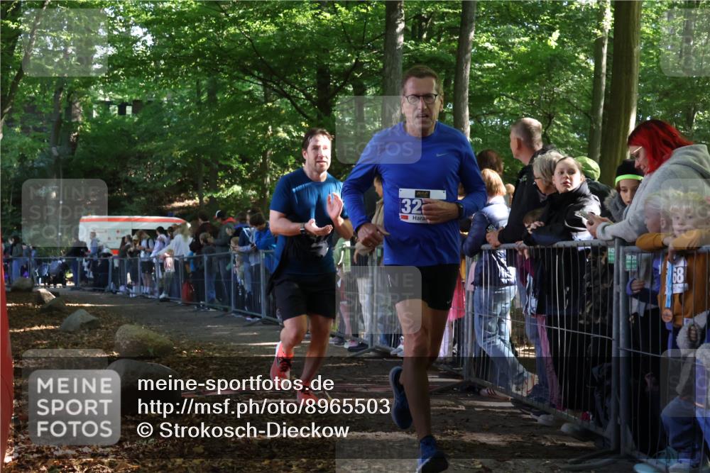 28.09.2025 - 33. Volkslauf durch das schöne Alstertal Strokosch-Dieckow http://msf.ph/oto/8965503 28.09.2025 11:25:03 Ziel 3273, 3280 meine-sportfotos.de