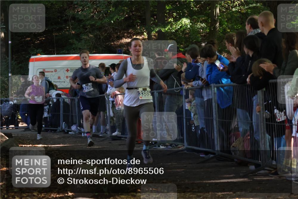 28.09.2025 - 33. Volkslauf durch das schöne Alstertal Strokosch-Dieckow http://msf.ph/oto/8965506 28.09.2025 11:25:14 Ziel 3260, 3385, 3408 meine-sportfotos.de