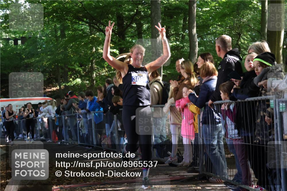 28.09.2025 - 33. Volkslauf durch das schöne Alstertal Strokosch-Dieckow http://msf.ph/oto/8965537 28.09.2025 11:25:47 Ziel 3081, 3093, 3155, 3187 meine-sportfotos.de