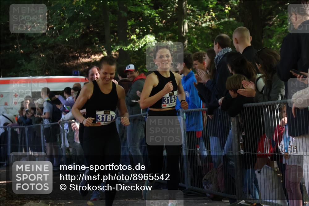 28.09.2025 - 33. Volkslauf durch das schöne Alstertal Strokosch-Dieckow http://msf.ph/oto/8965542 28.09.2025 11:25:50 Ziel 3093, 3155, 3187 meine-sportfotos.de