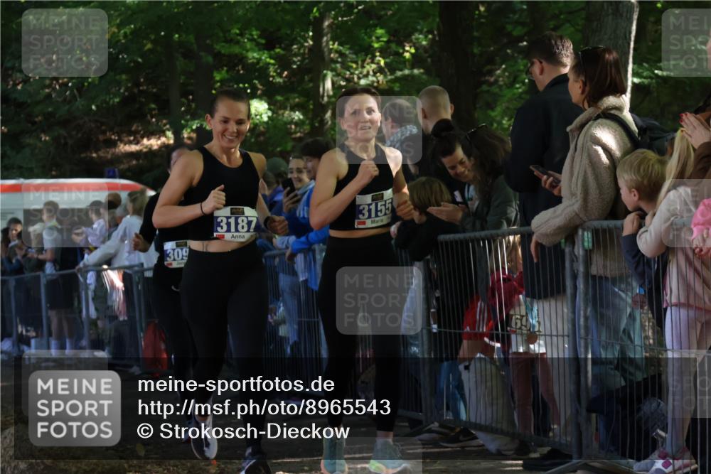 28.09.2025 - 33. Volkslauf durch das schöne Alstertal Strokosch-Dieckow http://msf.ph/oto/8965543 28.09.2025 11:25:50 Ziel 3093, 3155, 3187 meine-sportfotos.de
