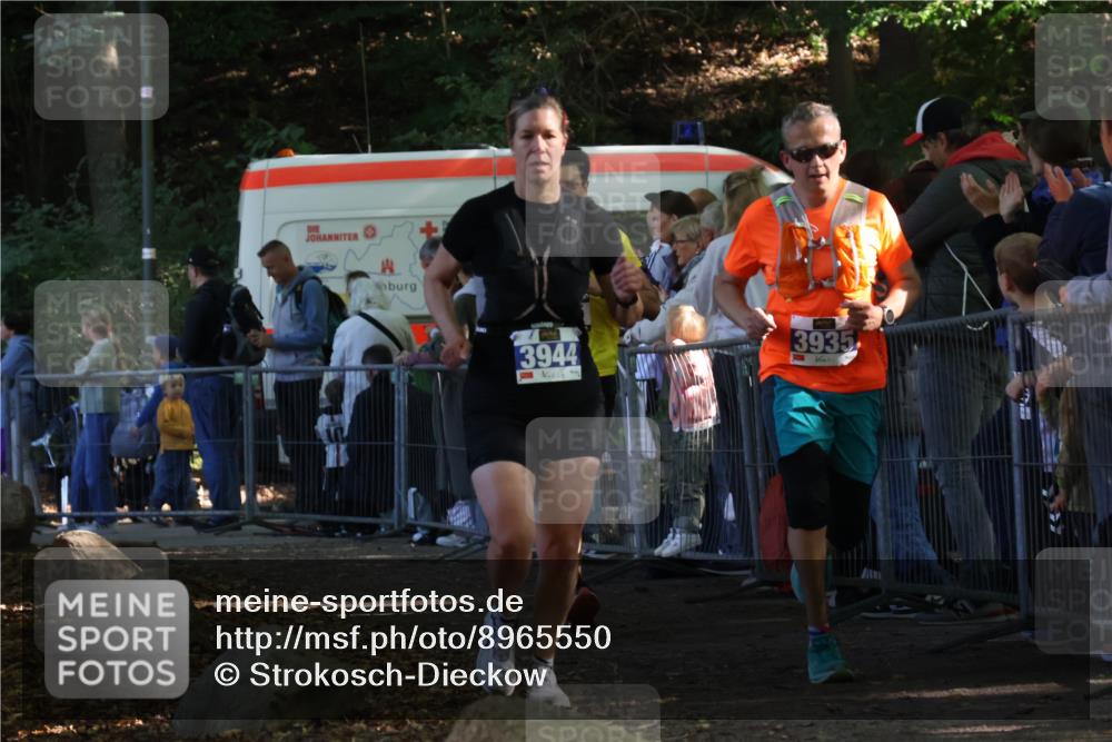 28.09.2025 - 33. Volkslauf durch das schöne Alstertal Strokosch-Dieckow http://msf.ph/oto/8965550 28.09.2025 11:26:04 Ziel 1505, 3935, 3944 meine-sportfotos.de
