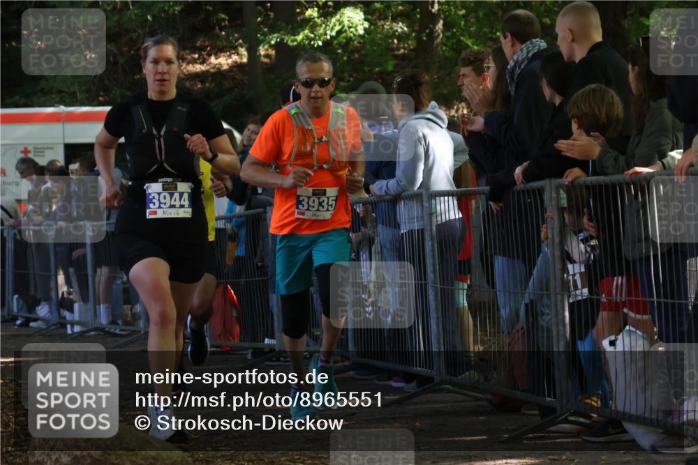 28.09.2025 - 33. Volkslauf durch das schöne Alstertal Strokosch-Dieckow http://msf.ph/oto/8965551 28.09.2025 11:26:05 Ziel 1505, 3935, 3944 meine-sportfotos.de