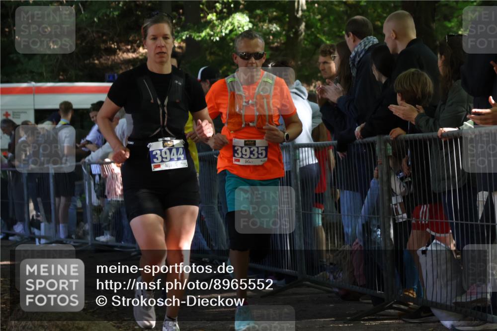28.09.2025 - 33. Volkslauf durch das schöne Alstertal Strokosch-Dieckow http://msf.ph/oto/8965552 28.09.2025 11:26:06 Ziel 1505, 3935, 3944 meine-sportfotos.de