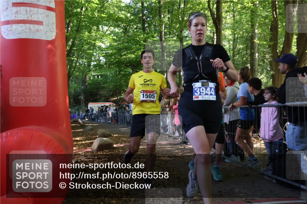 28.09.2025 - 33. Volkslauf durch das schöne Alstertal Strokosch-Dieckow http://msf.ph/oto/8965558 28.09.2025 11:26:09 Ziel 1505, 3935, 3944 meine-sportfotos.de