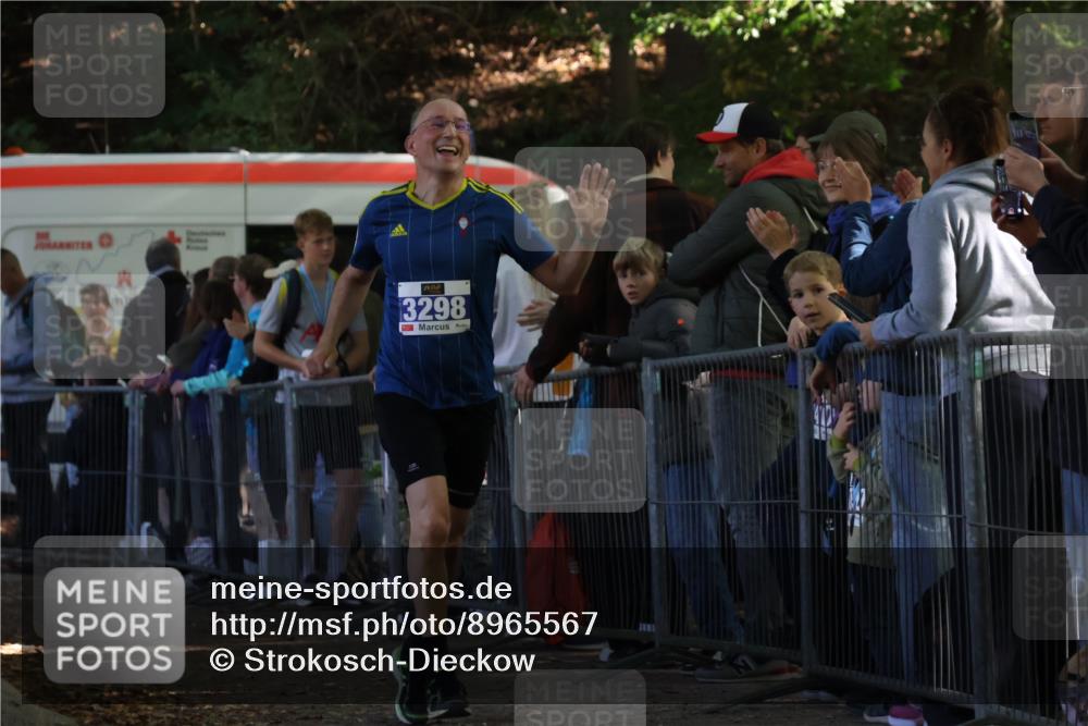 28.09.2025 - 33. Volkslauf durch das schöne Alstertal Strokosch-Dieckow http://msf.ph/oto/8965567 28.09.2025 11:26:26 Ziel 3298 meine-sportfotos.de