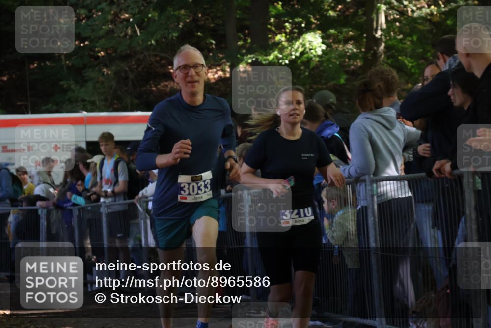 28.09.2025 - 33. Volkslauf durch das schöne Alstertal Strokosch-Dieckow http://msf.ph/oto/8965586 28.09.2025 11:26:46 Ziel 3033, 3210 meine-sportfotos.de