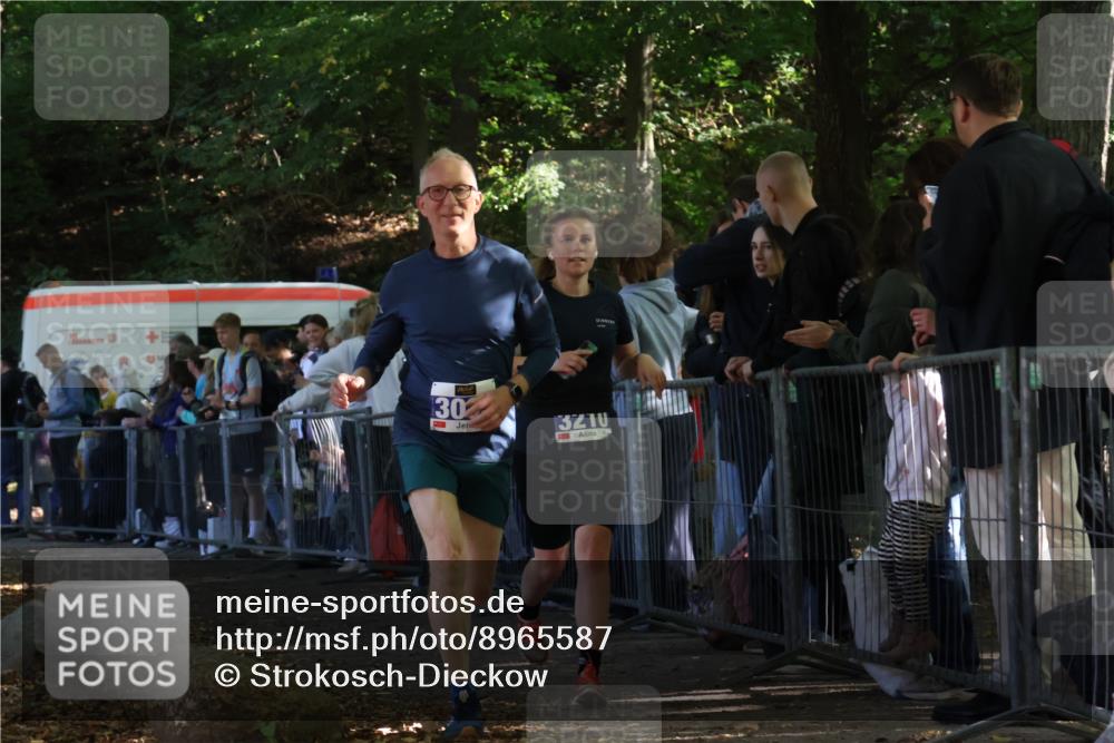 28.09.2025 - 33. Volkslauf durch das schöne Alstertal Strokosch-Dieckow http://msf.ph/oto/8965587 28.09.2025 11:26:47 Ziel 3033, 3210 meine-sportfotos.de