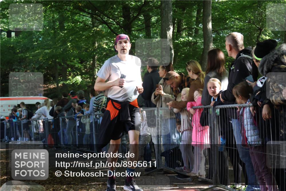28.09.2025 - 33. Volkslauf durch das schöne Alstertal Strokosch-Dieckow http://msf.ph/oto/8965611 28.09.2025 11:27:09 Ziel 3049, 3312, 3313, 3936, 3946 meine-sportfotos.de